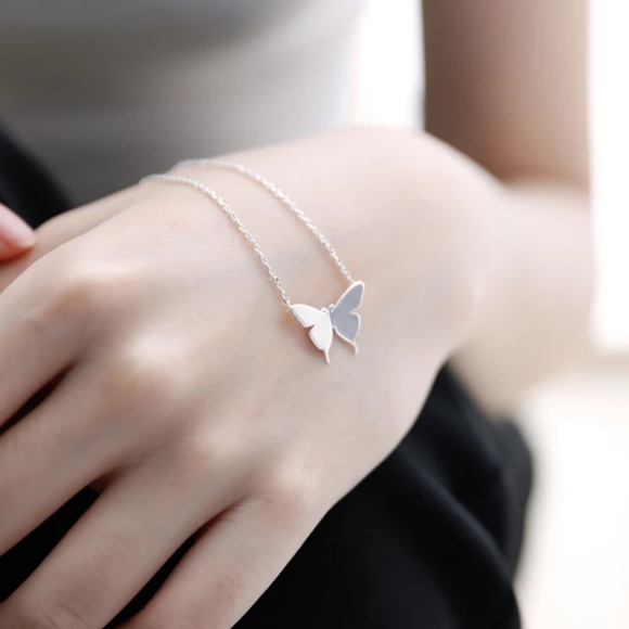 Beautiful 925 sterling silver butterfly necklace! - Picture 2 of 6